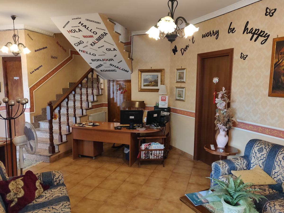 ホテル Hillary House フィウミチーノ エクステリア 写真