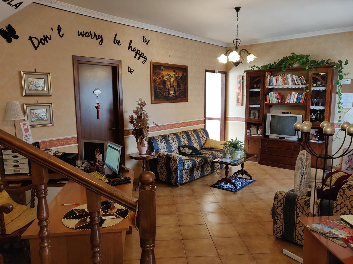 ホテル Hillary House フィウミチーノ エクステリア 写真