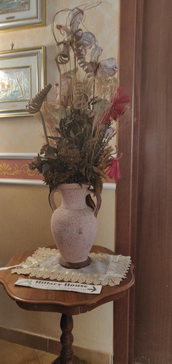 ホテル Hillary House フィウミチーノ エクステリア 写真